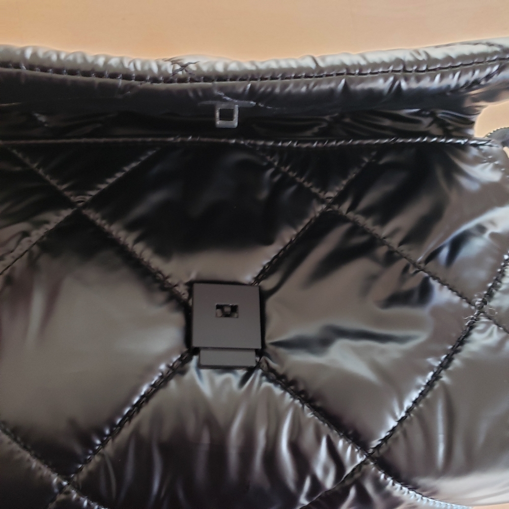 Quilted Crossbody Bag - Picture 5 of 7